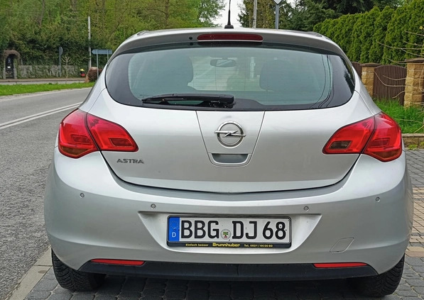 Opel Astra cena 28500 przebieg: 133000, rok produkcji 2010 z Połaniec małe 631